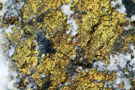 金属矿物表面粗糙的纹理陨石金属矿物作为美好的宇宙金属矿石中孤立的